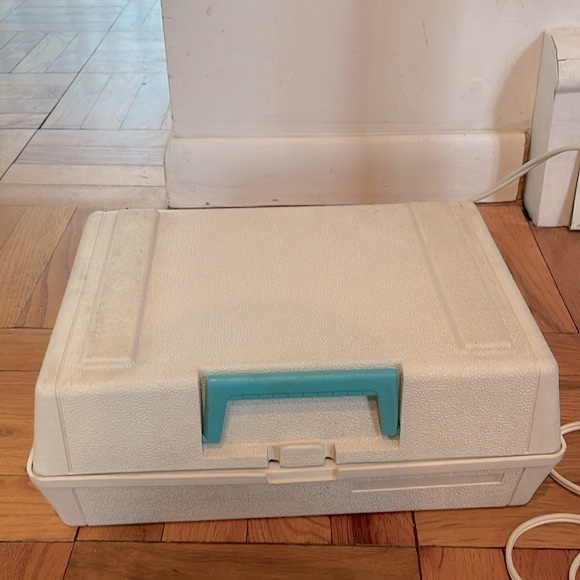 Disney Productions Mickey Mouse Record Player By General Electric Working Motor - Picture 13 of 14